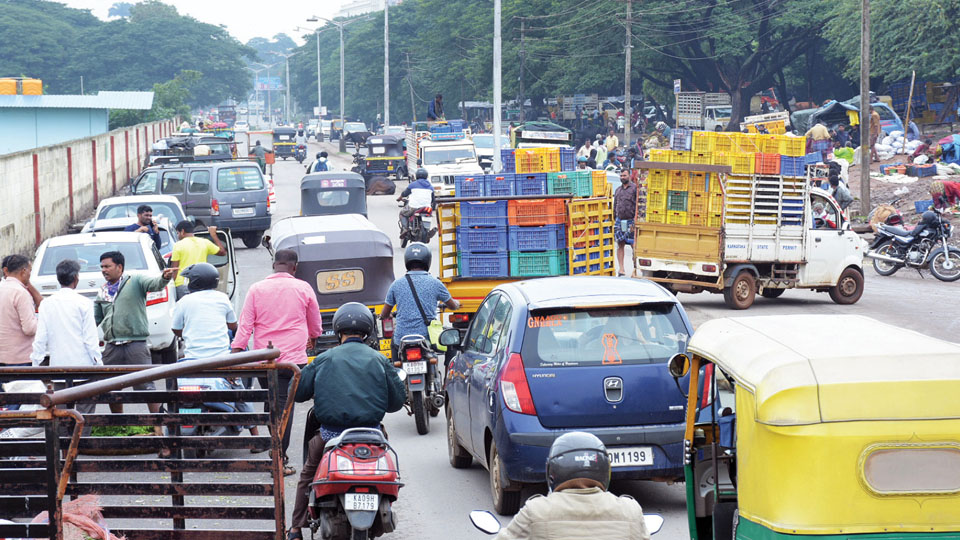 Traffic chaos makes a comeback on M.G. Road