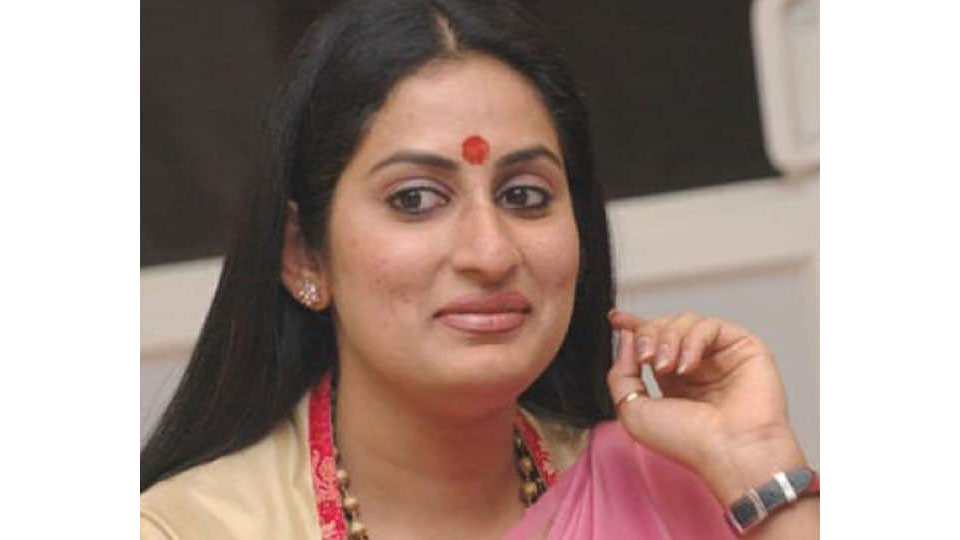 Pay the artistes: Actress Roopa Iyer urges Kannada and Culture Dept.