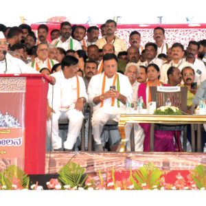 Congress throws its weight behind CM Siddaramaiah at Janandolana rally