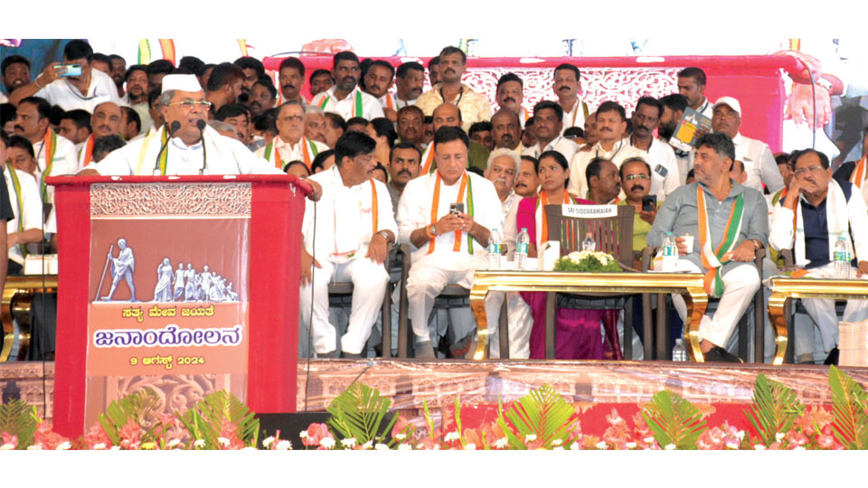 Congress throws its weight behind CM Siddaramaiah at Janandolana rally