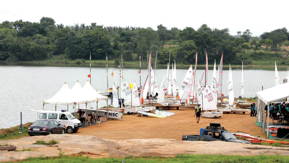 Sails Down: Adverse weather delays Jr. Nationals sailing event