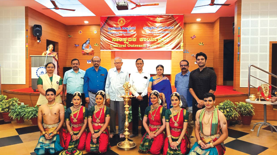 Natyacharya Mithun Shyam’s disciples perform at BVB Mysuru Kendra