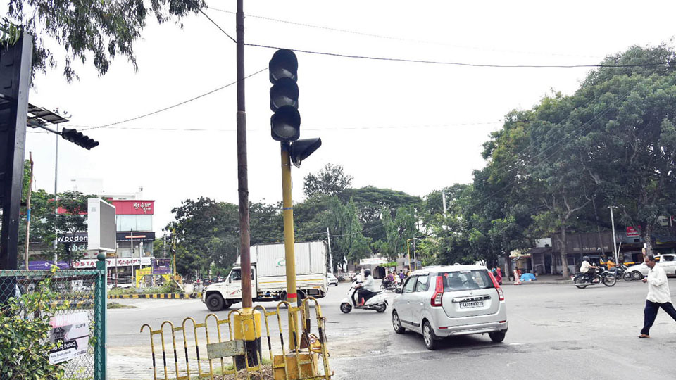 Why a delay in restoring defunct traffic signals?