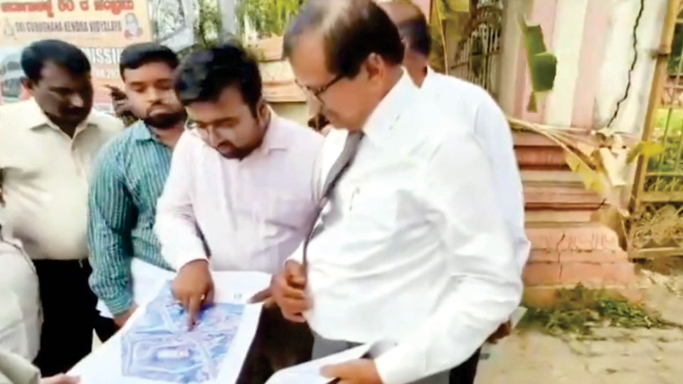 Dr. C.N. Manjunath inspects road to ease traffic concerns