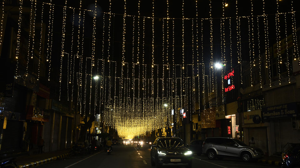 Six Ambaari buses for city illumination trip from Oct. 3