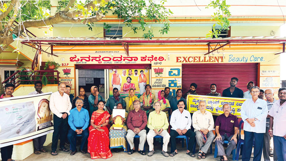 SBM Colony Residents share their award with Pourakarmikas