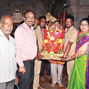 Dasara: Utsava Murthy of Chamundeshwari handed over to Temple Authority