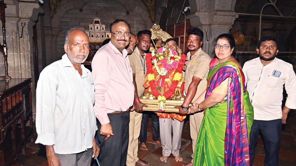 Dasara: Utsava Murthy of Chamundeshwari handed over to Temple Authority