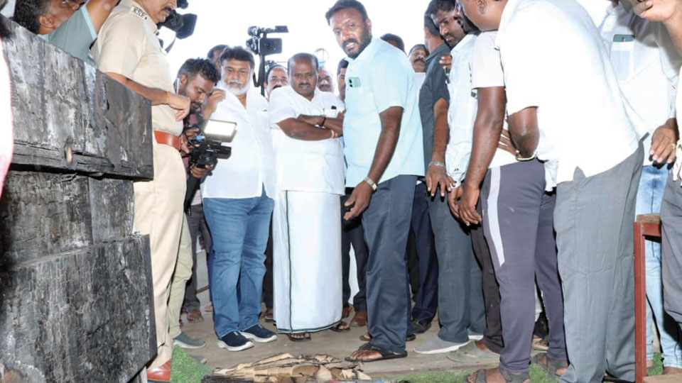 Violence during Ganesha idols procession: HDK visits Nagamangala