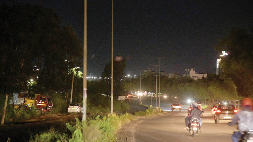 MCC to restore streetlights in a week; tenders to be called