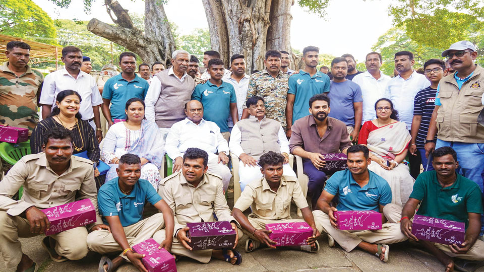 Footwear to mahouts, kavadis distributed