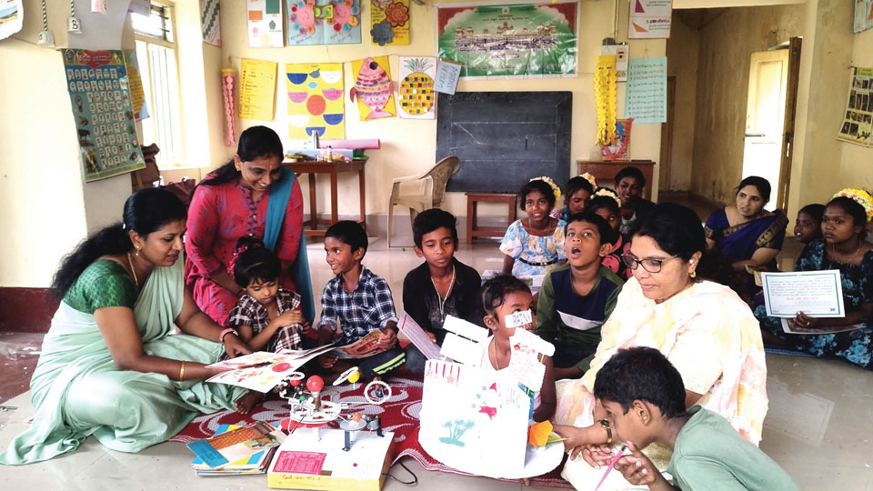 Tent school for Mahouts’ kids