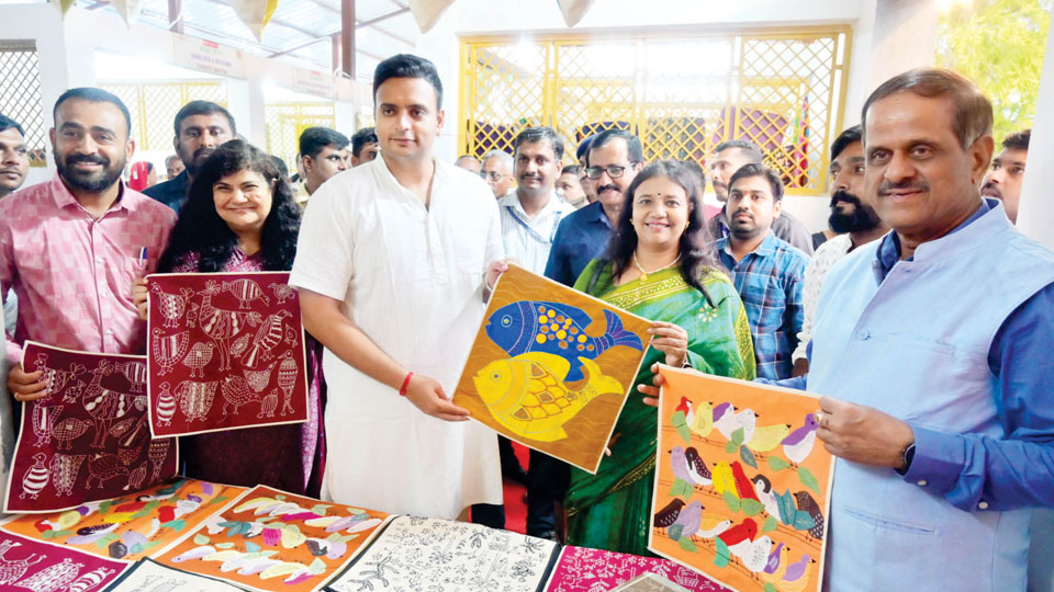 Expo-cum-sale at JSS Urban Haat begins