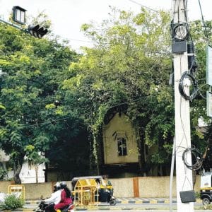 Non-functioning traffic signals on JLB Road