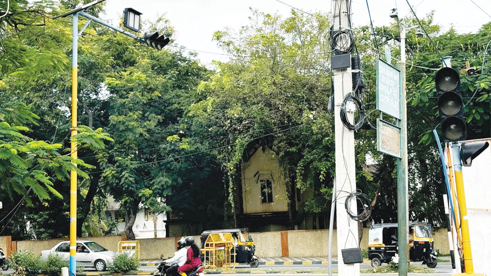 Non-functioning traffic signals on JLB Road