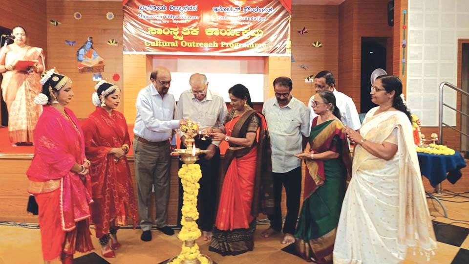 Bharatanatyam artistes mesmerise audience at BVB