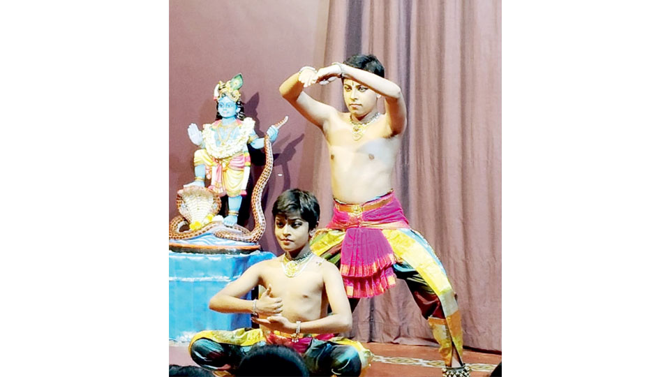 Bhushan Brothers enthral audience on Vijayadashami