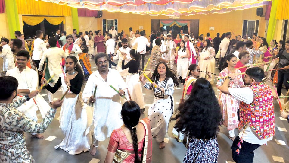 Dandiya and Garba marks Navarathri celebrations at Mysore Gujarati Samaj