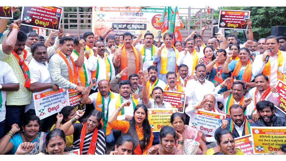 Hubballi riots: BJP stages dharna, condemns withdrawal of criminal cases