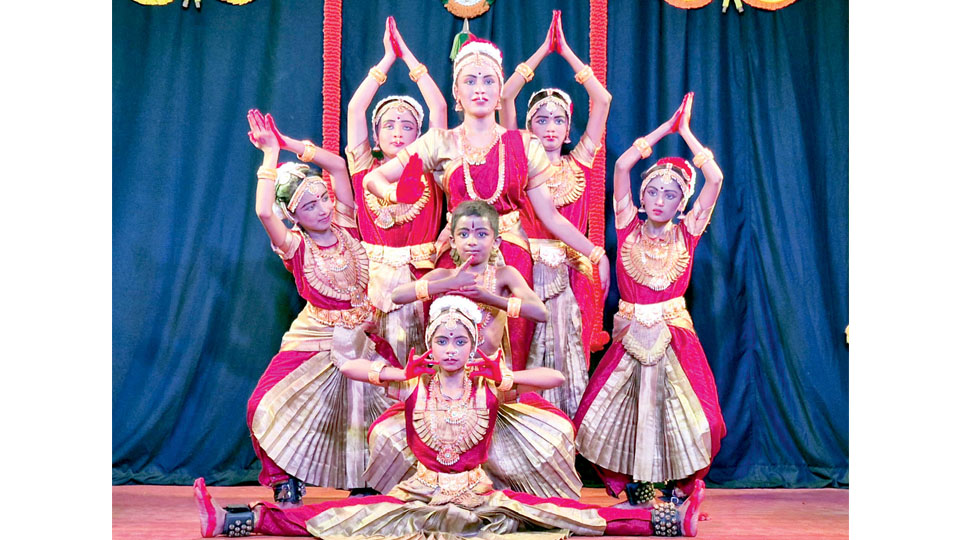 A grand dance festival of hundreds of artistes