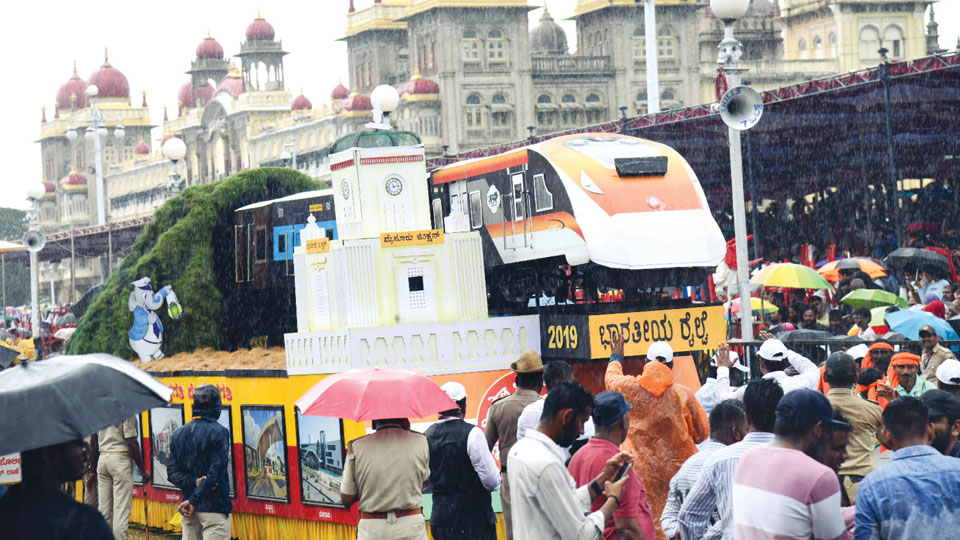 Tableaux showcase vibrant Karnataka