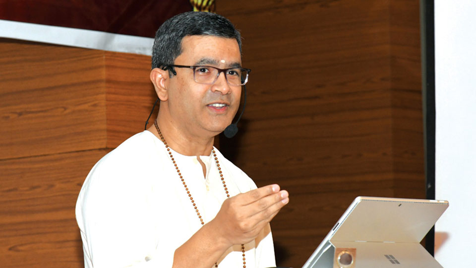 Follow Bhagavad Gita to achieve perfection in life: Acharya Shri Eswaran