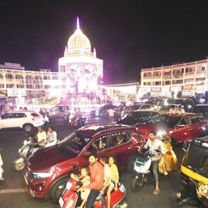 Free for all traffic violations during grand Dasara finale