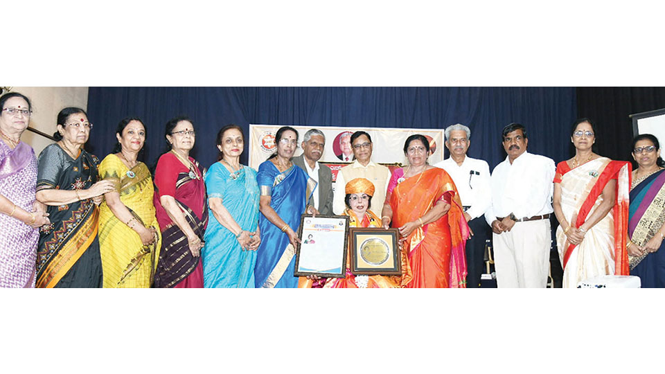 Dr. C.N. Mruthyunjayappa Adarsha Vaidya Seva Award presented