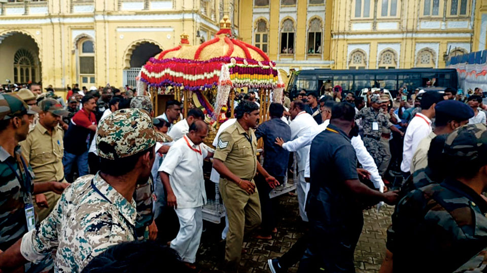 No delay in handing over Golden Howdah on Oct. 12: Pramoda Devi