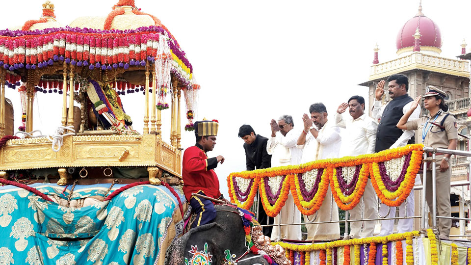 Yaduveer abstains from Jumboo Savari inauguration