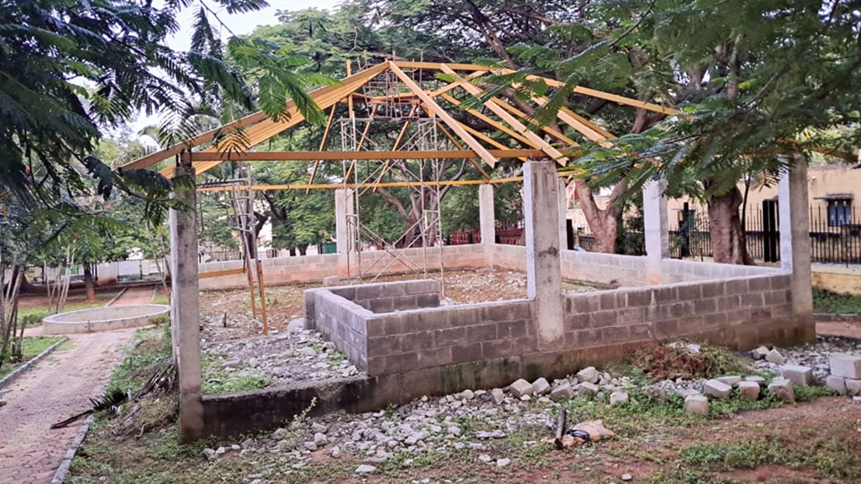 Defying law, construction resumes at Jayanagar Park