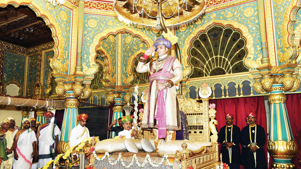 Yaduveer ascends Golden Throne, holds Khas Durbar