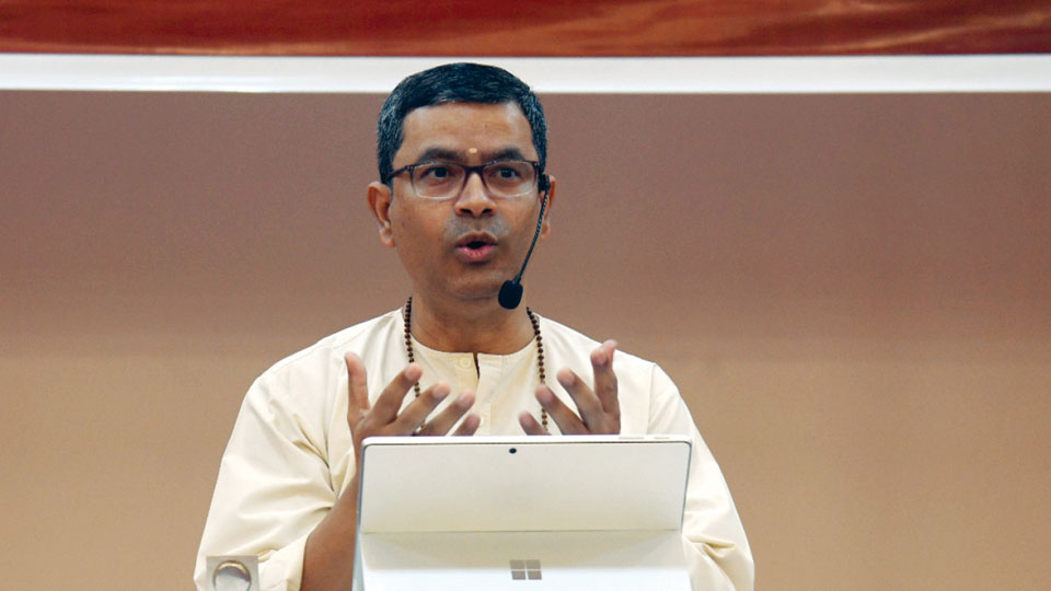 Gita teaches about better lifestyle: Acharya Shri Eswaran