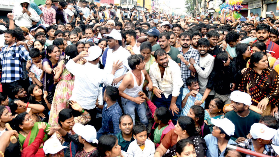 Chaos on Jumboo Savari route irks spectators