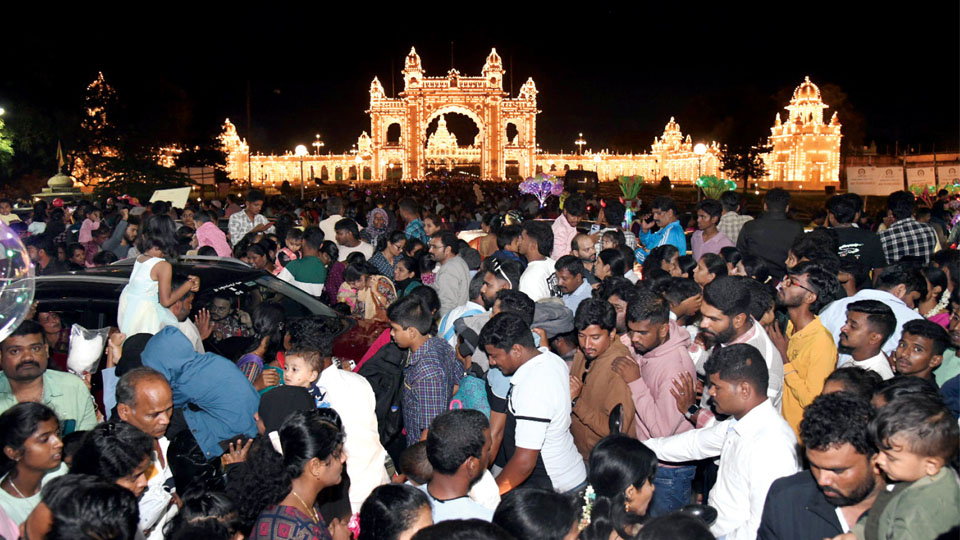 City swarmed by visitors a day after Jumboo Savari