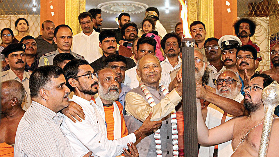 Meghalaya Governor visits Sri Yoganarasimhaswamy Temple