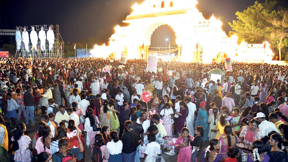 Crowds flood Exhibition for fun, food, festive shopping