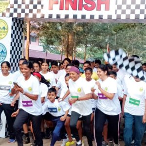 Hundreds take part in marathon