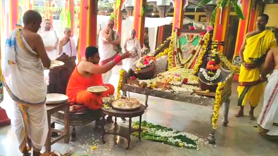 Yaduveer Wadiyar performs Saraswati Puja