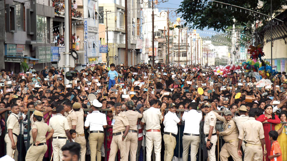 Over 7,000 Policemen ensure order on Jumboo Savari route