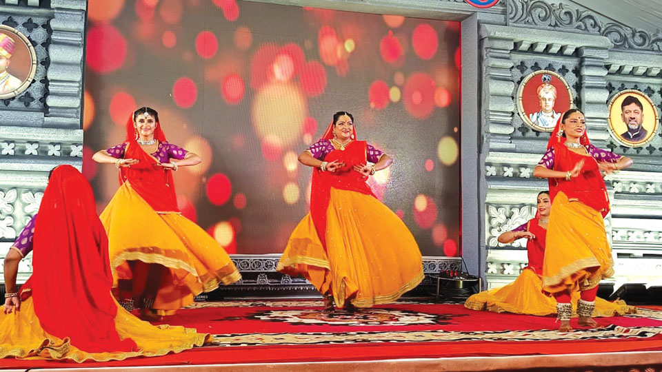 Blend of dance, music entertain connoisseurs at Palace stage