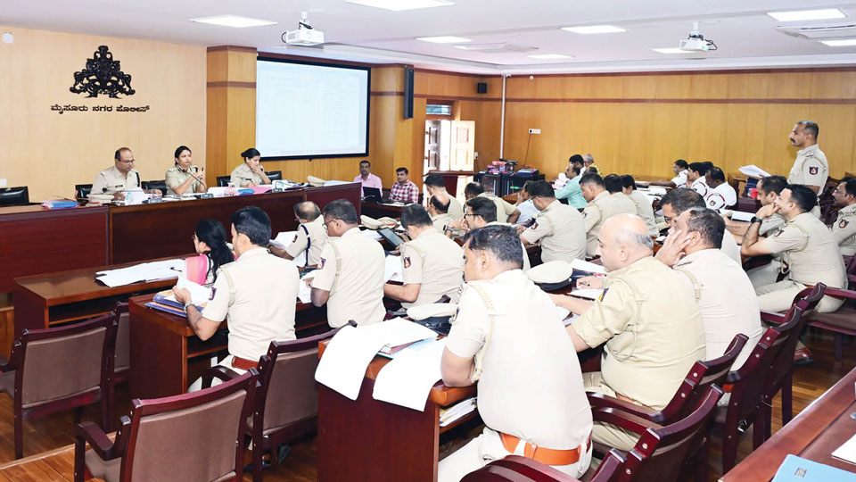 City Top Cop holds crime review meet