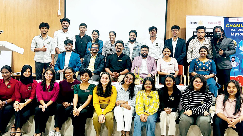 Seminar for Rotaractors held