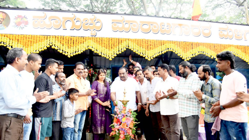 Shelter for flower vendors on Valmiki Road inaugurated