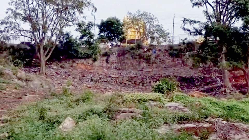 Works atop Chamundi Hill opposed