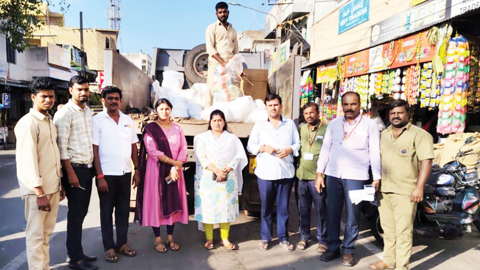 MCC raids shop, seizes 275-kg banned single use plastic