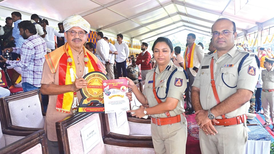 Dr. Jayaprakash Rao given Dist. Kannada Rajyotsava Award