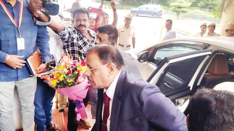 MUDA 50:50 site allotment scam: Justice P.N. Desai Commission visits MUDA Office for first time