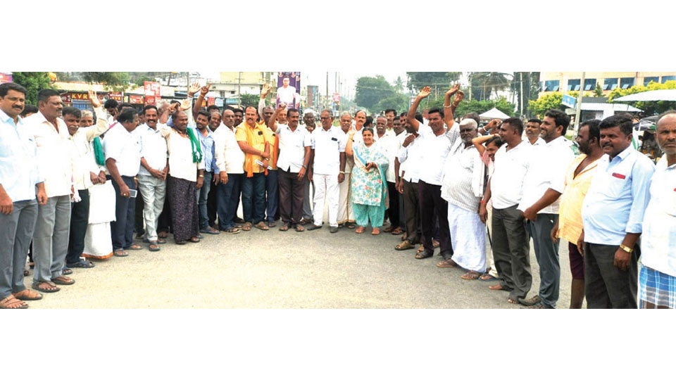 Protest, outbursts against Zameer in Mandya