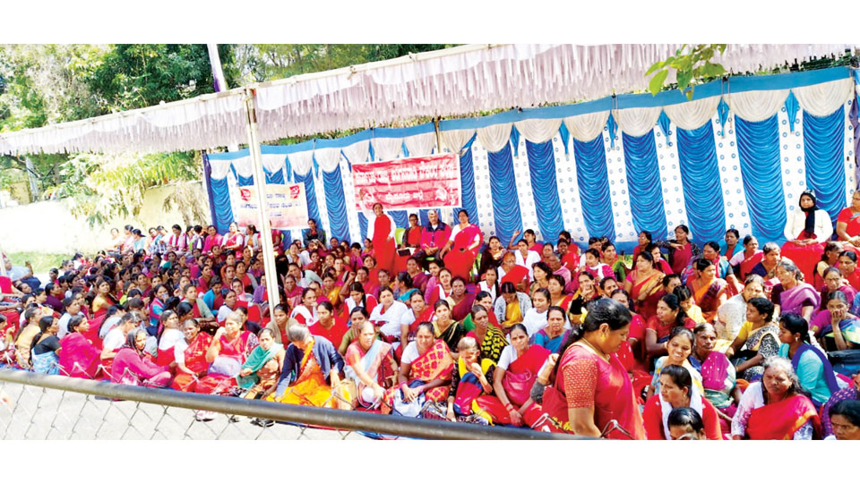 Anganwadi workers stage protest for fulfilment of demands